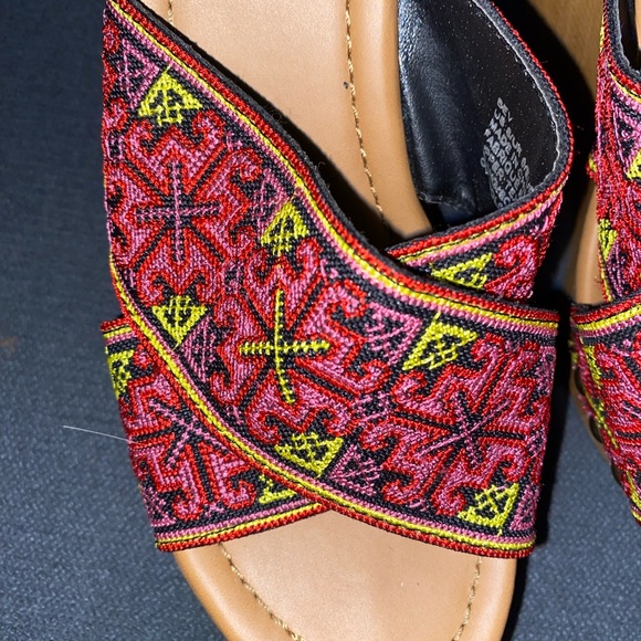 Justfab wedge slides - Picture 1 of 7